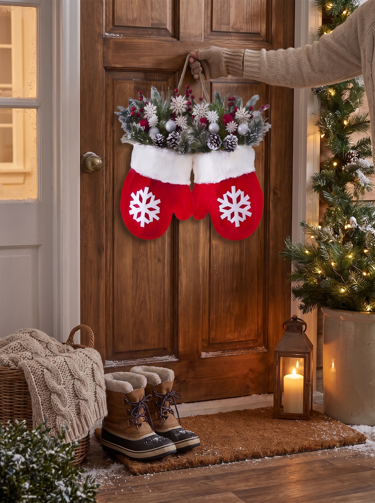 Christmas Glove Wreath with Lights 1